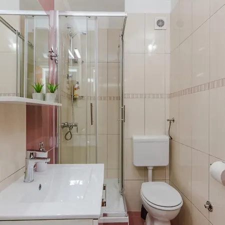 게스트하우스 Neva With Private Bathroom 자다르