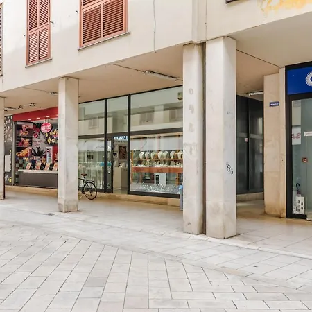 Neva With Private Bathroom 3*