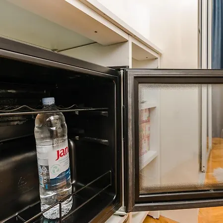 Neva With Private Bathroom Penzion Zadar