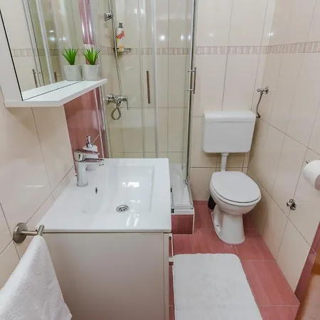 게스트하우스 Neva With Private Bathroom 자다르