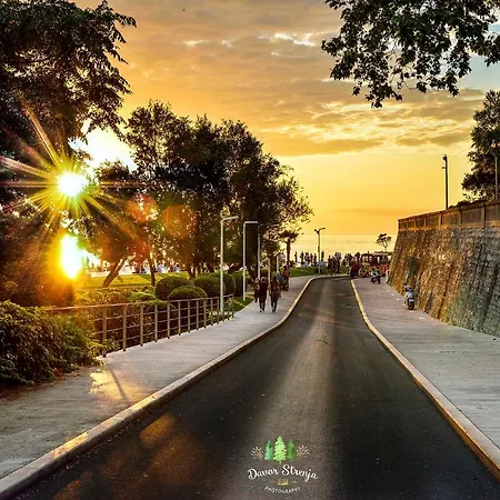 ゲストハウス Neva With Private Bathroom ザダル