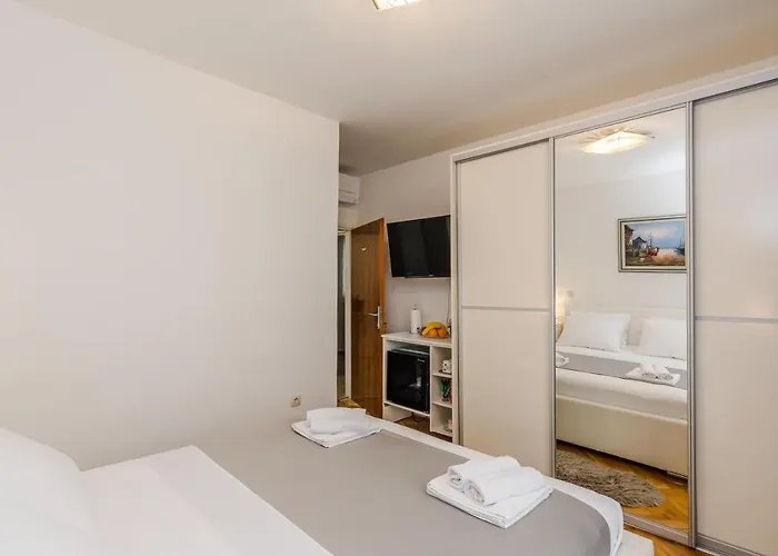 Neva With Private Bathroom Gostinjska kuća Zadar