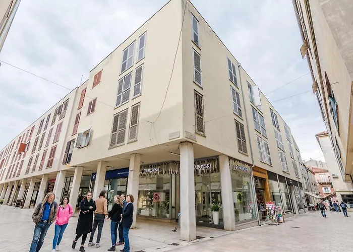 Neva With Private Bathroom 4*