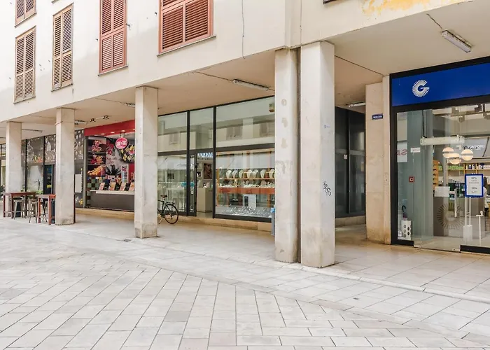 Neva With Private Bathroom 4*