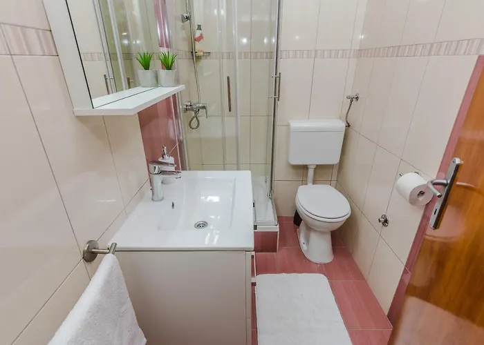 Gasthof Neva With Private Bathroom Zadar